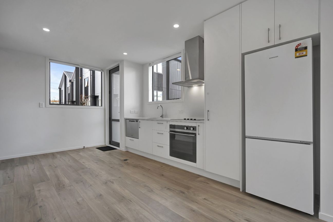 2 BEDS / 2.5 BATHS / AVAILABLE FROM 24th JULY - Mehr