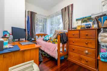 1/2 Fearon Ave, Three Kings