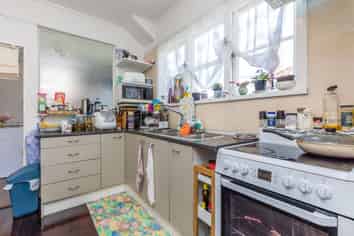 1/2 Fearon Ave, Three Kings