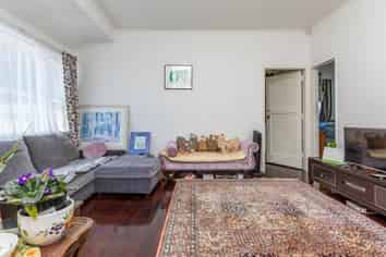 1/2 Fearon Ave, Three Kings