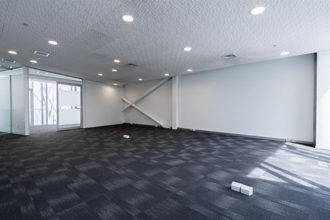 Light-Filled, Functional Office Space - Vista 5