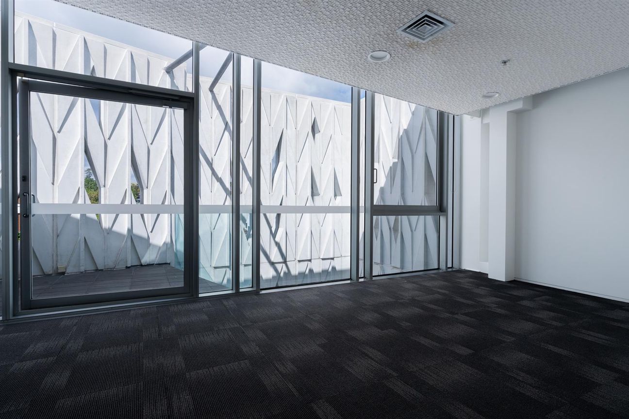 Light-Filled, Functional Office Space - Vista 6