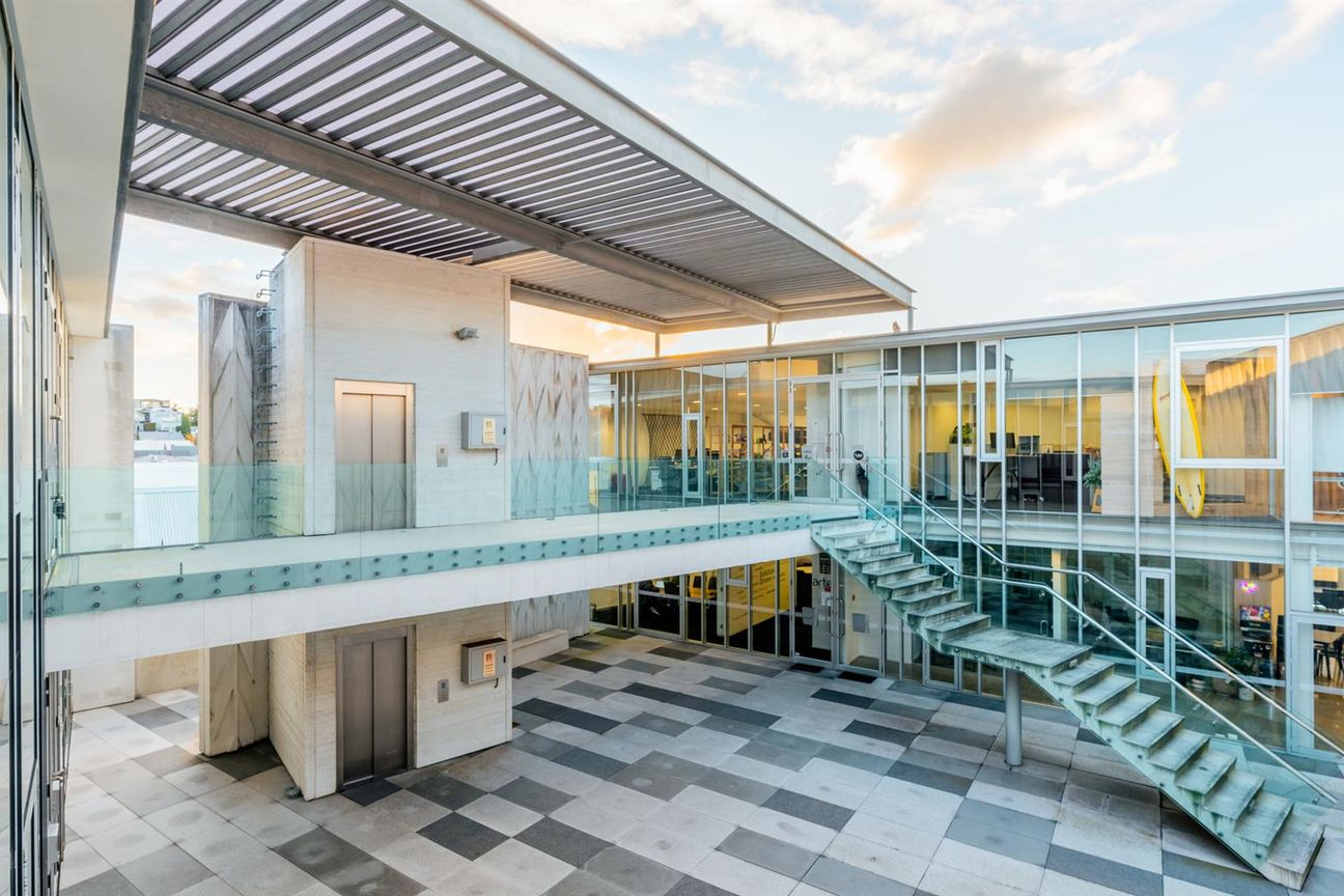 Light-Filled, Functional Office Space - Altro