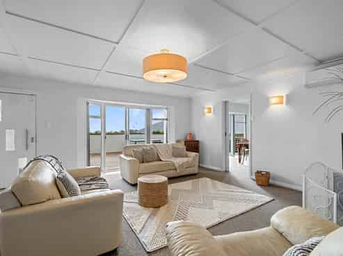 89 Paynters Ave, Strandon