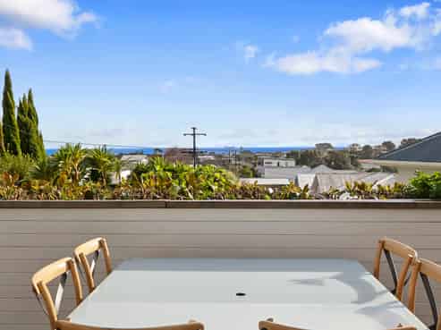 89 Paynters Ave, Strandon