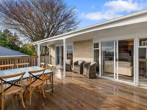 89 Paynters Ave, Strandon