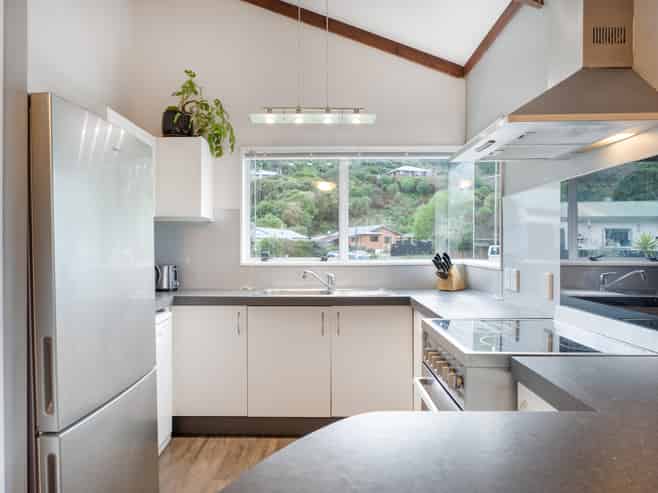 11 Tulsa Grove, Totara Park