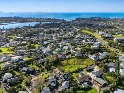23 Jelas Road, Red Beach