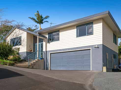 23 Jelas Road, Red Beach