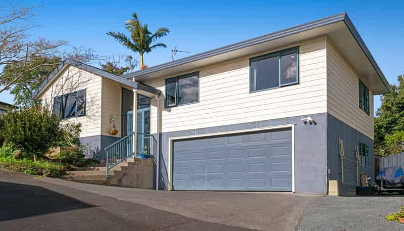 23 Jelas Road, Red Beach
