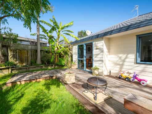 23 Jelas Road, Red Beach