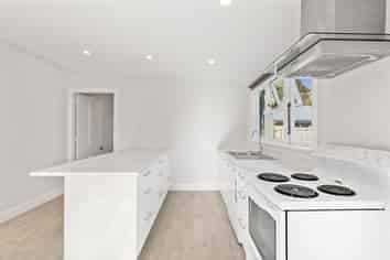 1 & 2/294 Keyes Road, New Brighton