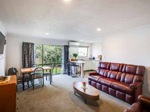 2/13 Ted Harpur Place, Onekawa