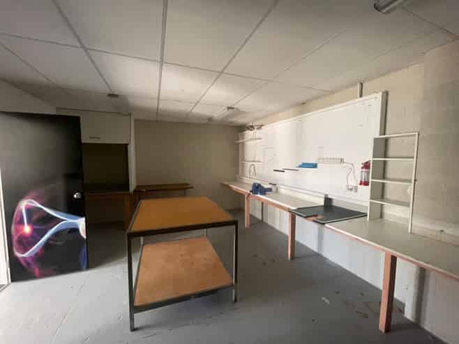 Onekawa office and workshop with yard