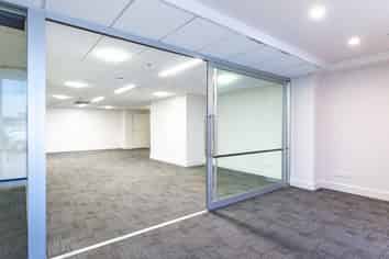 Showstopping office opportunity!