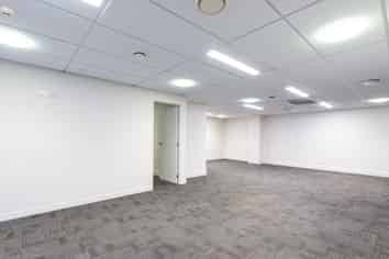 Showstopping office opportunity!