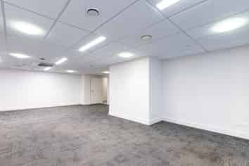 Showstopping office opportunity!