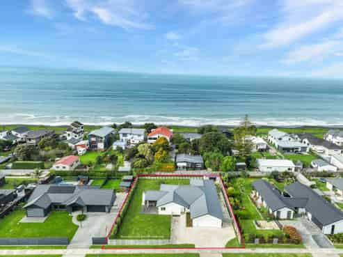 17 Pohutukawa Drive, Bay View