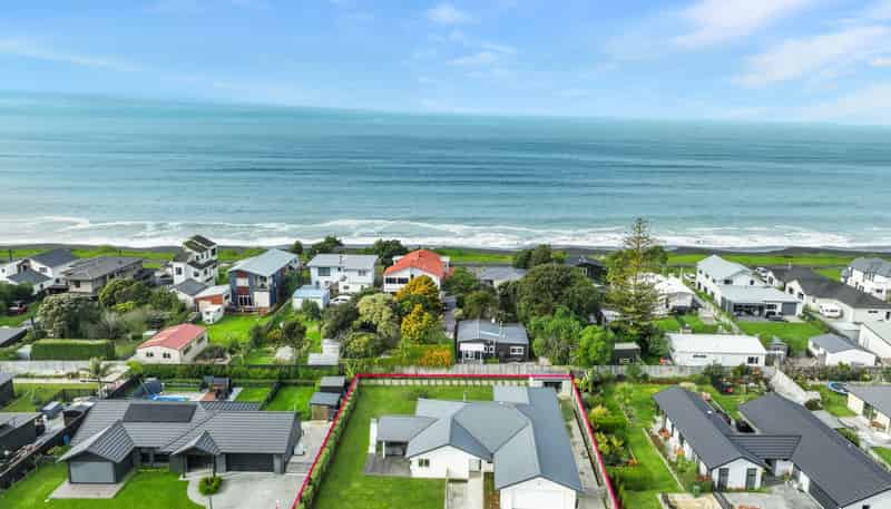 17 Pohutukawa Drive, Bay View