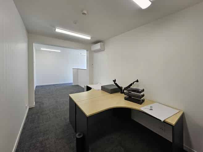 Compact, as-new office and workshop