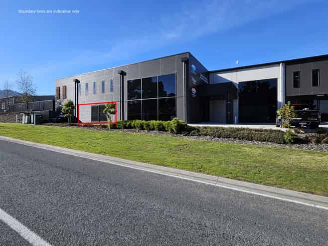 Compact, as-new office and workshop