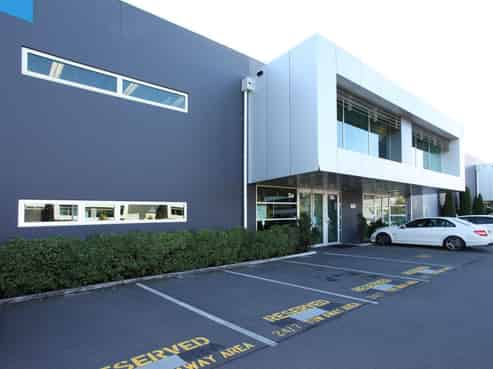 First-floor office in popular business park