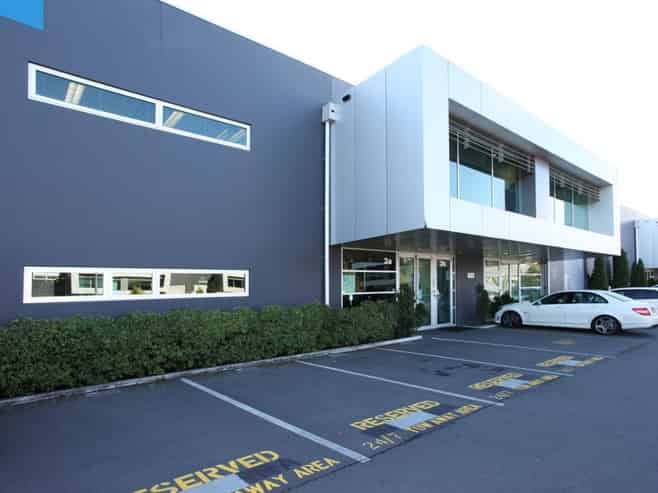 First-floor office in popular business park