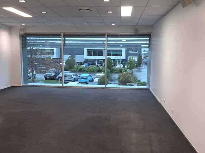 First-floor office in popular business park