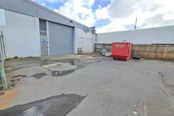 PAPATOETOE SPACE WITH BIG POTENTIAL
