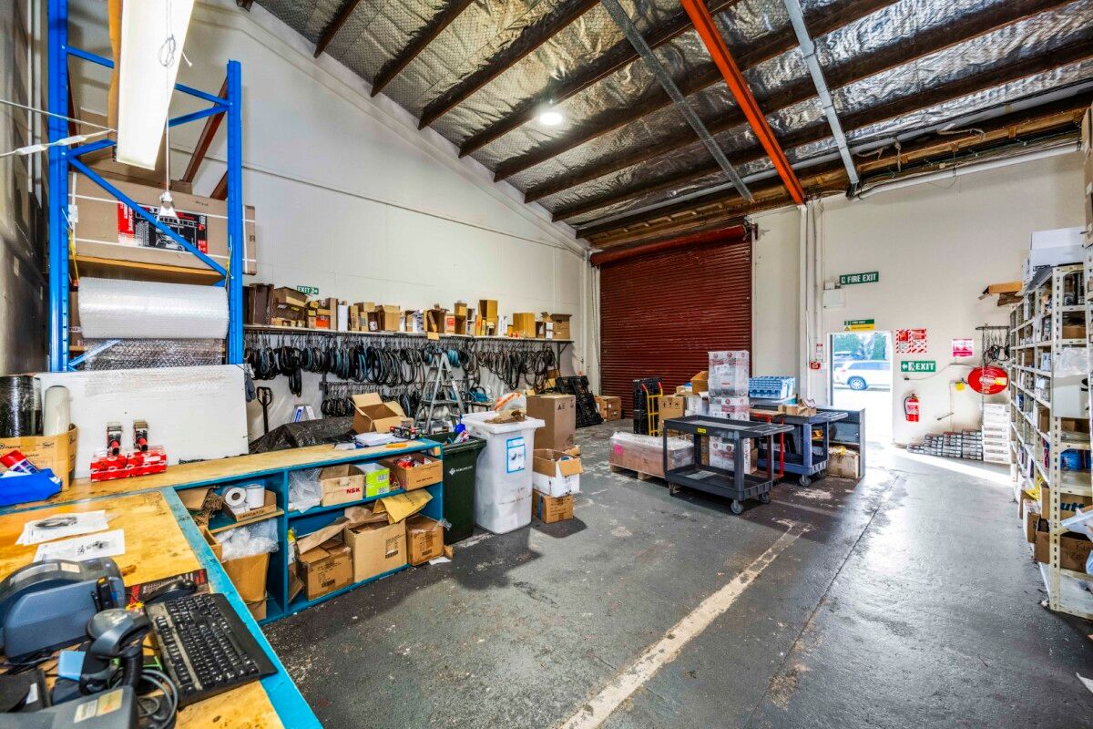 Prime High-Profile Corner – Showroom & Warehouse - Više