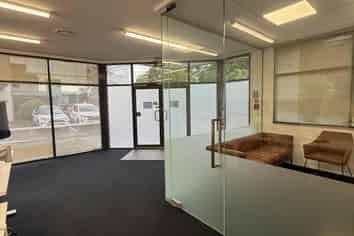 Functional 806sqm Facility in Penrose