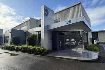 Functional 806sqm Facility in Penrose