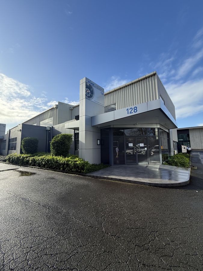 Functional 806sqm Facility in Penrose