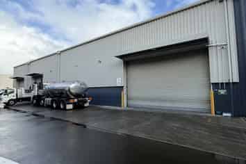 Functional 806sqm Facility in Penrose