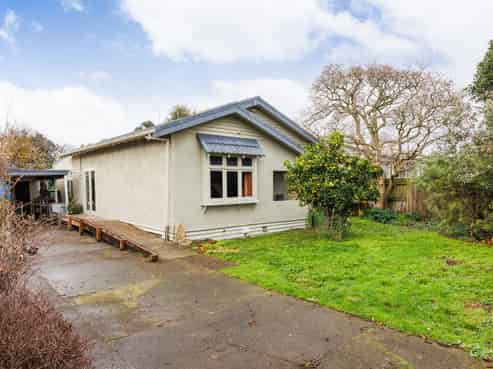 85 Shamrock Street, Takaro