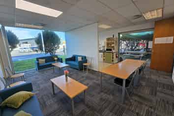 Whole building ready-to-occupy in Wiri