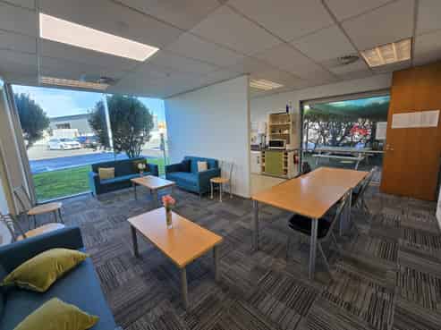 Whole building ready-to-occupy in Wiri