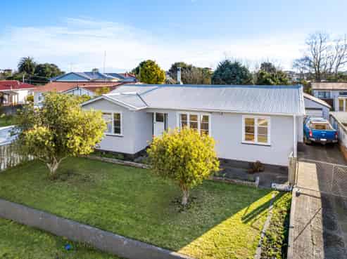 12 Burns Street, Tawhero