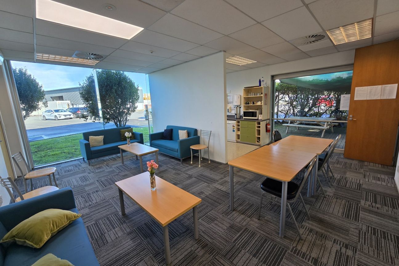 Strategically positioned ground floor office - Bild 6