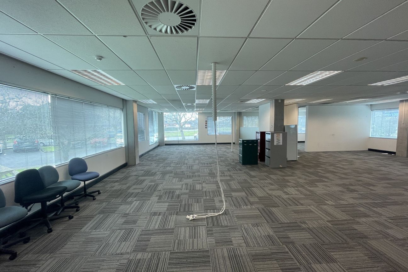 Strategically positioned ground floor office - Bild 4