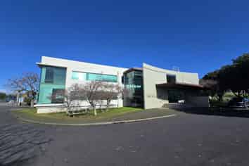 Strategically positioned ground floor office