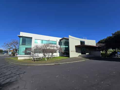 Strategically positioned ground floor office