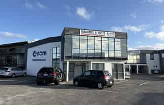 Rare road front opportunity on Rosebank