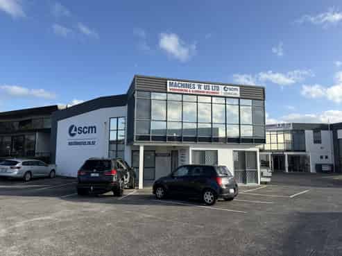 Rare road front opportunity on Rosebank