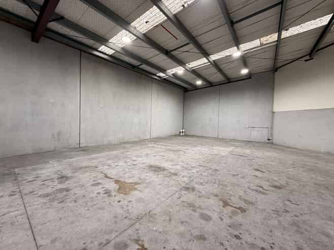 Rare road front opportunity on Rosebank