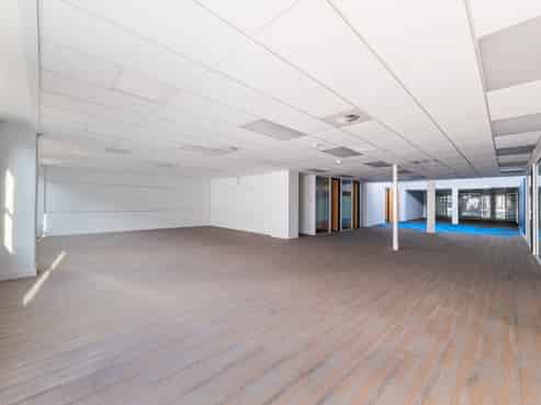 1000 sqm Office - Willis Street Location