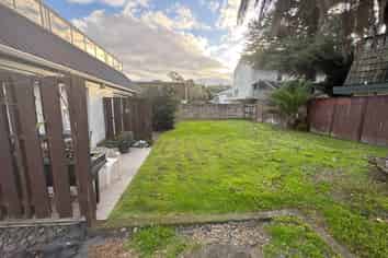 9/11 Bracken Avenue, Epsom