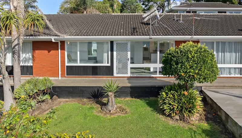 1B De Val Drive, Titirangi