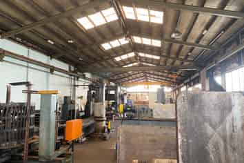 Workshop/Warehouse with Gantry