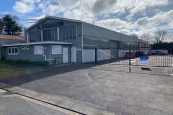 Workshop/Warehouse with Gantry